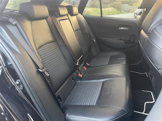 カローラツーリング ハイブリッド　ダブルバイビー　純正８インチメーカーディスプレイオーディオ／Ｂｌｕｅｔｏｏｔｈ／ミラーキャスト／Ｂカメラ／コーナーセンサー／レーダークルーズコントロール／レーンキープアシスト／ハーフレザーシート／ビルトインＥＴＣ（25枚目）