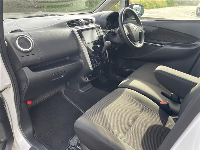 デイズ ハイウェイスター　Ｇ　アラウンドビューモニター／社外７インチナビ／フルセグＴＶ／ＣＤ再生／ＵＳＢ入力／スマートキー／プッシュスタート／衝突軽減ブレーキ／オートマチックハイビーム／ＨＩＤオートライト／フォグライト（15枚目）