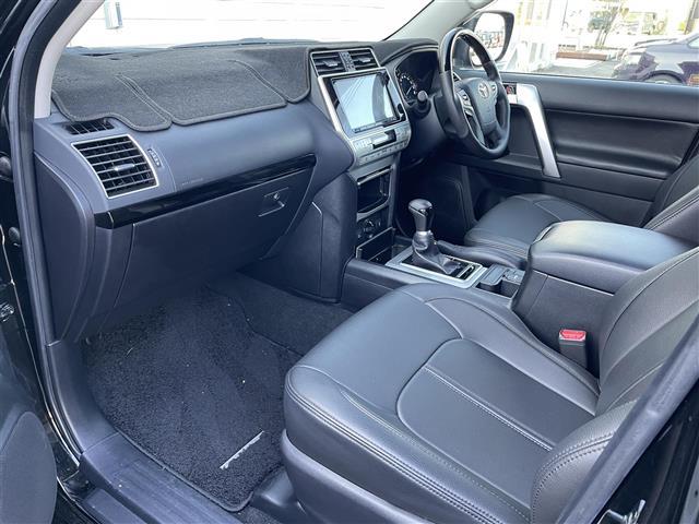 ランドクルーザープラド ＴＸ　４ＷＤ／サンルーフ／ワンオーナー／モデリスタフルエアロ／革調シートカバー／社外８インチナビ／フルセグＴＶ／Ｂｌｕｅｔｏｏｔｈ／ＤＶＤ再生／バックカメラ／追従クルコン／純正ＡＷ４本積込／ルーフレール（18枚目）