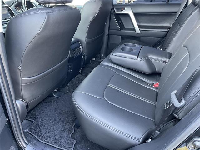 ランドクルーザープラド ＴＸ　４ＷＤ／サンルーフ／ワンオーナー／モデリスタフルエアロ／革調シートカバー／社外８インチナビ／フルセグＴＶ／Ｂｌｕｅｔｏｏｔｈ／ＤＶＤ再生／バックカメラ／追従クルコン／純正ＡＷ４本積込／ルーフレール（22枚目）