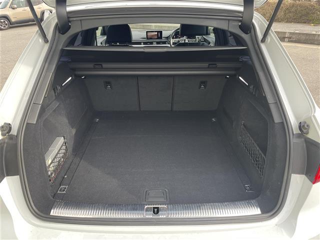 Ａ４ ２．０ＴＦＳＩスポーツ　Ｓラインパッケージ　アラウンドビューモニター／メーカーナビ／フルセグＴＶ／Ｂｌｕｅｔｏｏｔｈ／ＤＶＤ再生／ビルトインＥＴＣ２．０／パワーバックドア／パワーシート／シートヒーター／ルーフレール／ＬＥＤオートライト（29枚目）