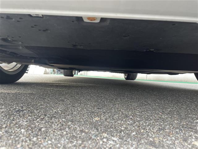 Ａ４ ２．０ＴＦＳＩスポーツ　Ｓラインパッケージ　アラウンドビューモニター／メーカーナビ／フルセグＴＶ／Ｂｌｕｅｔｏｏｔｈ／ＤＶＤ再生／ビルトインＥＴＣ２．０／パワーバックドア／パワーシート／シートヒーター／ルーフレール／ＬＥＤオートライト（40枚目）