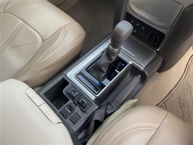 ランドクルーザープラド ＴＸ　ワンオーナー／純正ナビ／フルセグＴＶ／Ｂｌｕｅｔｏｏｔｈ／ＤＶＤ再生／Ｂカメラ／前後ドライブレコーダー／コーナーセンサー／シートヒーター／革調シートカバー／ＬＥＤオートライト／エンジンスターター（13枚目）