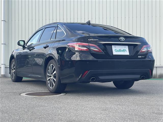 クラウンハイブリッド S Cパッケージ Four 黒革シート/パノラミックビューモニタ/純正ナビ/フルセグTV/Bluetooth/DVD再生/ビルトインETC/レーダークルコン/レーンキープ/パーキングアシスト/オートマチックハイビーム/BSM(3枚目)