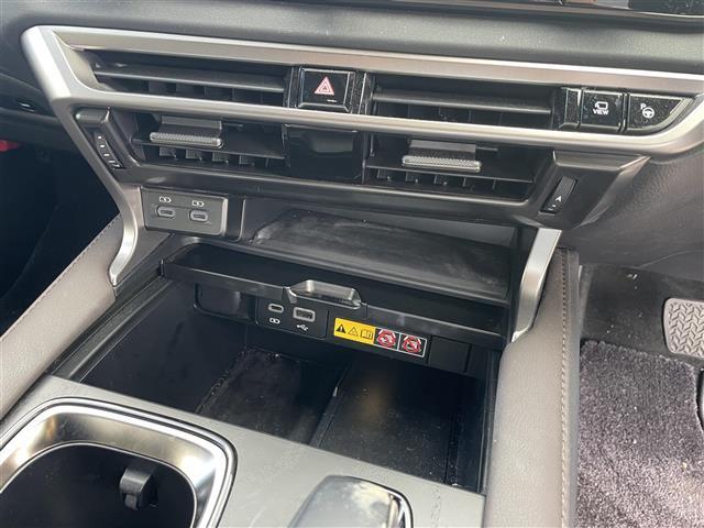 RX RX450h+ バージョンL ☆4WD☆サンルーフ☆ルーフレール☆純正SDナビ(ディスプレイオーディオ)☆プレミアムサウンド☆フルセグTV☆セーフティーシステムプラス☆ブラインドスポットモニター☆パーキングサポートブレーキー(9枚目)