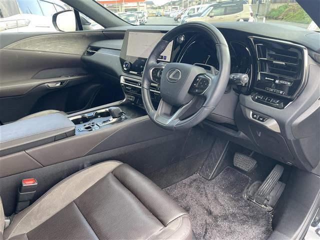 RX RX450h+ バージョンL ☆4WD☆サンルーフ☆ルーフレール☆純正SDナビ(ディスプレイオーディオ)☆プレミアムサウンド☆フルセグTV☆セーフティーシステムプラス☆ブラインドスポットモニター☆パーキングサポートブレーキー(21枚目)