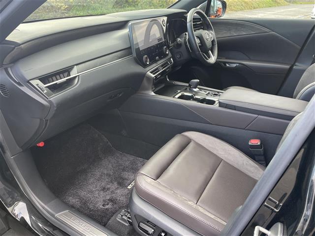 RX RX450h+ バージョンL ☆4WD☆サンルーフ☆ルーフレール☆純正SDナビ(ディスプレイオーディオ)☆プレミアムサウンド☆フルセグTV☆セーフティーシステムプラス☆ブラインドスポットモニター☆パーキングサポートブレーキー(23枚目)