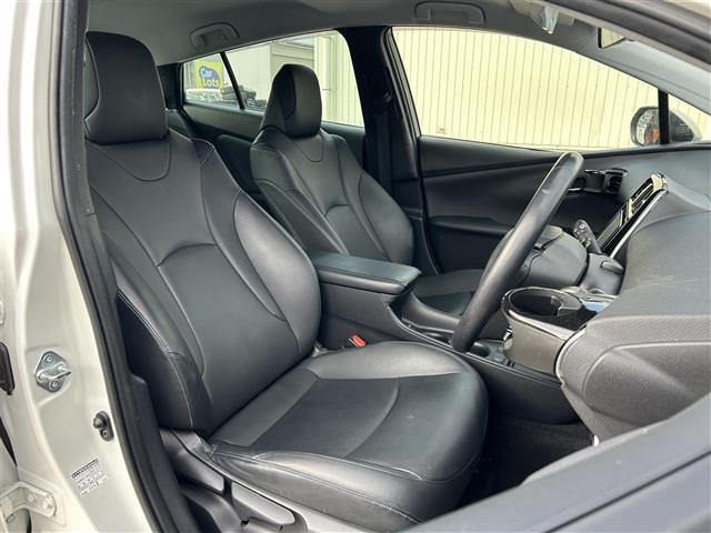プリウス Sツーリングセレクション ☆純正SDナビ(NSZT-W68T)(AM/FM/BT)☆T-connect☆フルセグTV☆バックカメラ☆衝突軽減システム☆レーダークルーズコントロール☆コーナーセンサー☆レーンキープアシスト(21枚目)
