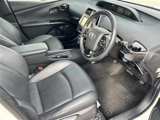 プリウス Sツーリングセレクション ☆純正SDナビ(NSZT-W68T)(AM/FM/BT)☆T-connect☆フルセグTV☆バックカメラ☆衝突軽減システム☆レーダークルーズコントロール☆コーナーセンサー☆レーンキープアシスト(22枚目)