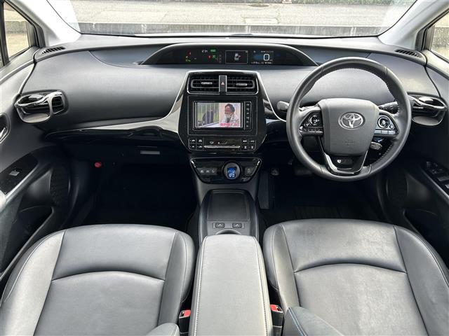 プリウス Sツーリングセレクション ☆純正SDナビ(NSZT-W68T)(AM/FM/BT)☆T-connect☆フルセグTV☆バックカメラ☆衝突軽減システム☆レーダークルーズコントロール☆コーナーセンサー☆レーンキープアシスト(42枚目)