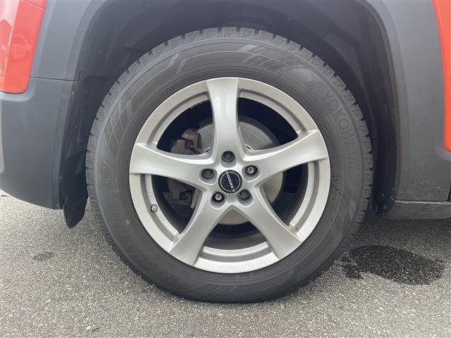 ジープ・レネゲード リミテッド　１オーナー／白革シート／純正ナビ／フルセグＴＶ／Ｂｌｕｅｔｏｏｔｈ／Ｂカメラ／純正ＡＷ付夏タイヤ４本積込／ブラインドスポットモニター／ＬＥＤオートライト／コーナーセンサー／ルーフレール／追従クルコ（30枚目）