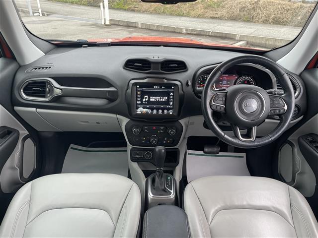 ジープ・レネゲード リミテッド　１オーナー／白革シート／純正ナビ／フルセグＴＶ／Ｂｌｕｅｔｏｏｔｈ／Ｂカメラ／純正ＡＷ付夏タイヤ４本積込／ブラインドスポットモニター／ＬＥＤオートライト／コーナーセンサー／ルーフレール／追従クルコ（42枚目）