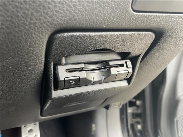 インプレッサ ＷＲＸ　ＳＴｉ　スペックＣ　４ＷＤ／ＳＴＩフルエアロ／純正ＳＴＩ１８インチアルミホイールタイヤ付４本有／社外ナビ／フルセグＴＶ／Ｂｌｕｅｔｏｏｔｈ／ＤＶＤ再生／バックカメラ／ビルトインＥＴＣ／ハーフレザーシート／キセノン（9枚目）