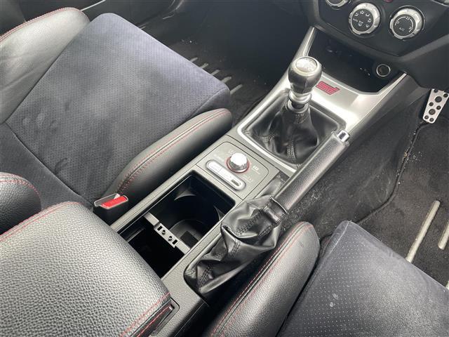 インプレッサ ＷＲＸ　ＳＴｉ　スペックＣ　４ＷＤ／ＳＴＩフルエアロ／純正ＳＴＩ１８インチアルミホイールタイヤ付４本有／社外ナビ／フルセグＴＶ／Ｂｌｕｅｔｏｏｔｈ／ＤＶＤ再生／バックカメラ／ビルトインＥＴＣ／ハーフレザーシート／キセノン（11枚目）