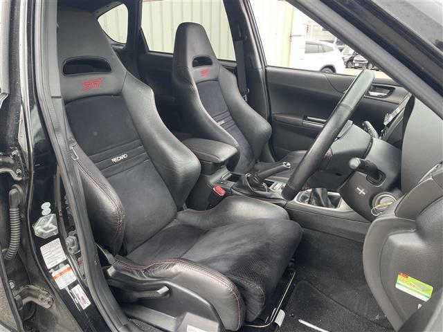 インプレッサ ＷＲＸ　ＳＴｉ　スペックＣ　４ＷＤ／ＳＴＩフルエアロ／純正ＳＴＩ１８インチアルミホイールタイヤ付４本有／社外ナビ／フルセグＴＶ／Ｂｌｕｅｔｏｏｔｈ／ＤＶＤ再生／バックカメラ／ビルトインＥＴＣ／ハーフレザーシート／キセノン（14枚目）