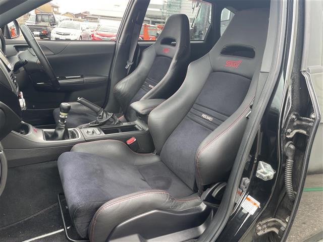 インプレッサ ＷＲＸ　ＳＴｉ　スペックＣ　４ＷＤ／ＳＴＩフルエアロ／純正ＳＴＩ１８インチアルミホイールタイヤ付４本有／社外ナビ／フルセグＴＶ／Ｂｌｕｅｔｏｏｔｈ／ＤＶＤ再生／バックカメラ／ビルトインＥＴＣ／ハーフレザーシート／キセノン（16枚目）