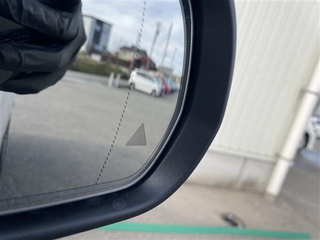 Ｃクラス Ｃ１８０　ローレウスエディション　☆純正ＳＤナビ（ＡＭ／ＦＭ／ＳＤ／ＵＳＢ）☆フルセグＴＶ☆バックカメラ☆レーダーセーフティパッケージ　　・ステアリングパイロット　・アクティブブレーキアシスト　・ＰＲＥ－ＳＡＦＥ　☆ＥＴＣ　☆ドラレコ（6枚目）