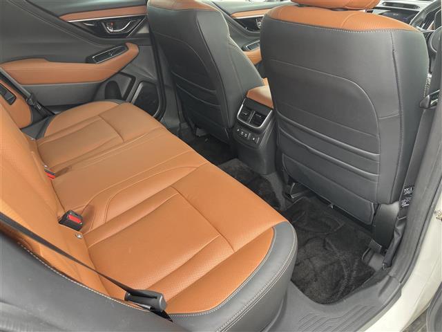 レガシィアウトバック リミテッドＥＸ　メーカーナビ／フルセグＴＶ／Ｂｌｕｅｔｏｏｔｈ／オレンジ革シート／シートヒーター／エアシート／パワーシート／アイサイト／サイドカメラ／バックカメラ／スマートキー／ＬＥＤオートライト／ＬＥＤフォグライト（24枚目）