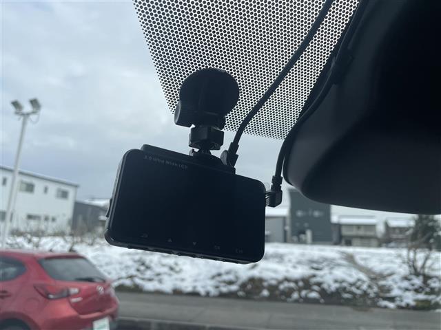 ノア Ｓ－Ｚ　４ＷＤ／純正メーカーナビ／フルセグＴＶ／Ｂｌｕｅｔｏｏｔｈ／ＨＤＭｉ入力／純正フリップダウンモニター／ＤＶＤ再生／セーフティセンス／レーダークルコン／レーンキープ／前後ドライブレコーダー／ＥＴＣ（11枚目）