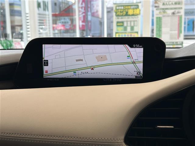 ＭＡＺＤＡ３ファストバック １５Ｓ　１００周年特別記念車　ＢＯＳＥプレミアムサウンド　純正ナビ　フルセグテレビ　全方位カメラ　Ｂｌｕｅｔｏｏｔｈ　ＡｐｐｌｅＣａｒＰｌａｙ　前後ドラレコ　ＥＴＣ　革シート　シートヒーター　純正フロアマット　純正アルミホイール（6枚目）