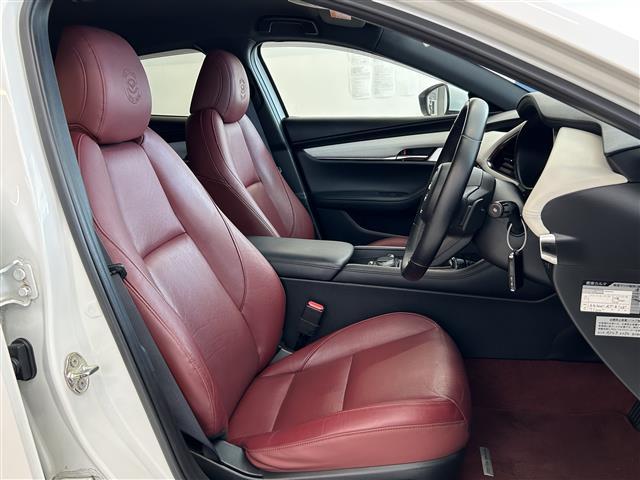 ＭＡＺＤＡ３ファストバック １５Ｓ　１００周年特別記念車　ＢＯＳＥプレミアムサウンド　純正ナビ　フルセグテレビ　全方位カメラ　Ｂｌｕｅｔｏｏｔｈ　ＡｐｐｌｅＣａｒＰｌａｙ　前後ドラレコ　ＥＴＣ　革シート　シートヒーター　純正フロアマット　純正アルミホイール（24枚目）