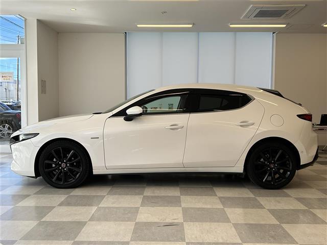 ＭＡＺＤＡ３ファストバック １５Ｓ　１００周年特別記念車　ＢＯＳＥプレミアムサウンド　純正ナビ　フルセグテレビ　全方位カメラ　Ｂｌｕｅｔｏｏｔｈ　ＡｐｐｌｅＣａｒＰｌａｙ　前後ドラレコ　ＥＴＣ　革シート　シートヒーター　純正フロアマット　純正アルミホイール（33枚目）