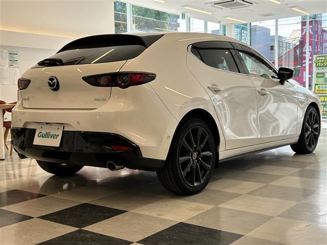 ＭＡＺＤＡ３ファストバック １５Ｓ　１００周年特別記念車　ＢＯＳＥプレミアムサウンド　純正ナビ　フルセグテレビ　全方位カメラ　Ｂｌｕｅｔｏｏｔｈ　ＡｐｐｌｅＣａｒＰｌａｙ　前後ドラレコ　ＥＴＣ　革シート　シートヒーター　純正フロアマット　純正アルミホイール（35枚目）