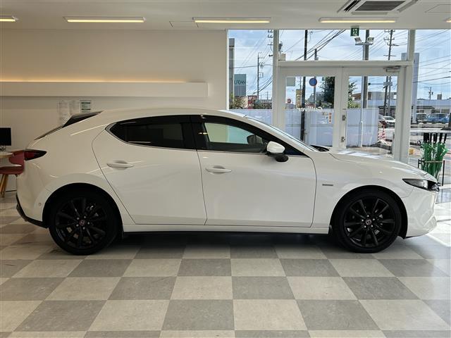 ＭＡＺＤＡ３ファストバック １５Ｓ　１００周年特別記念車　ＢＯＳＥプレミアムサウンド　純正ナビ　フルセグテレビ　全方位カメラ　Ｂｌｕｅｔｏｏｔｈ　ＡｐｐｌｅＣａｒＰｌａｙ　前後ドラレコ　ＥＴＣ　革シート　シートヒーター　純正フロアマット　純正アルミホイール（36枚目）