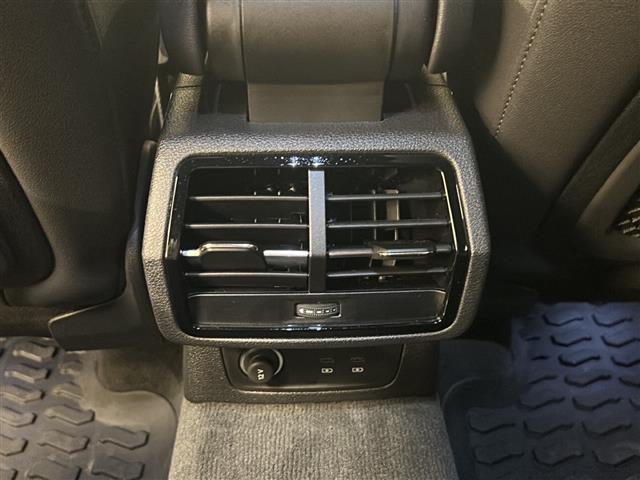 Q3スポーツバック 35TFSI Sライン 純正ナビゲーション 全方位カメラ ETC2.0 ハンズフリーパワーバックドア ワイヤレス充電 前後ドラレコクルコン 革シート シートヒーター パワーシート 純正マット コーナーセンサー LEDライト(14枚目)