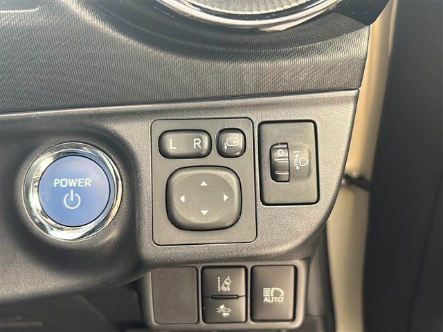 アクア クロスオーバー　グラム　純正ナビゲーション　バックモニター　テレビ　Ｂｌｕｅｔｏｏｔｈ　ＣＤ再生　ＡＵＸ接続　ドラレコ　ハーフレザーシートオートエアコン　プッシュスタート　スマートキー　オートマチックハイビーム　純正マット（9枚目）