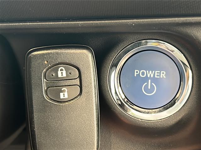 アクア クロスオーバー　グラム　純正ナビゲーション　バックモニター　テレビ　Ｂｌｕｅｔｏｏｔｈ　ＣＤ再生　ＡＵＸ接続　ドラレコ　ハーフレザーシートオートエアコン　プッシュスタート　スマートキー　オートマチックハイビーム　純正マット（11枚目）