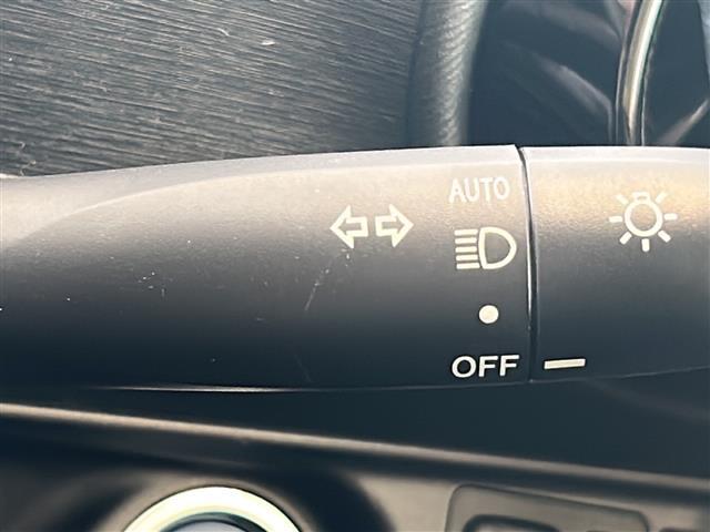 アクア クロスオーバー　グラム　純正ナビゲーション　バックモニター　テレビ　Ｂｌｕｅｔｏｏｔｈ　ＣＤ再生　ＡＵＸ接続　ドラレコ　ハーフレザーシートオートエアコン　プッシュスタート　スマートキー　オートマチックハイビーム　純正マット（17枚目）