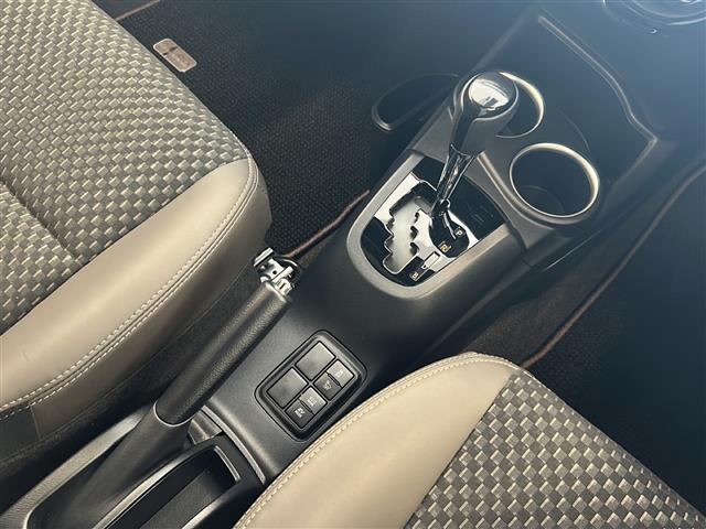 アクア クロスオーバー　グラム　純正ナビゲーション　バックモニター　テレビ　Ｂｌｕｅｔｏｏｔｈ　ＣＤ再生　ＡＵＸ接続　ドラレコ　ハーフレザーシートオートエアコン　プッシュスタート　スマートキー　オートマチックハイビーム　純正マット（20枚目）