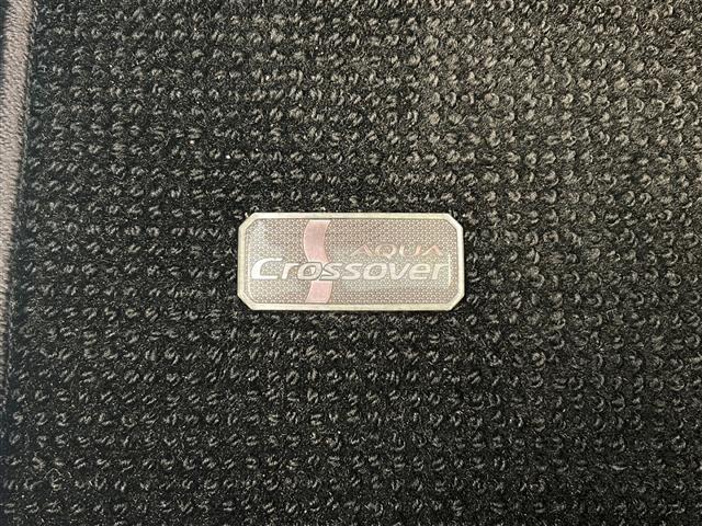 アクア クロスオーバー　グラム　純正ナビゲーション　バックモニター　テレビ　Ｂｌｕｅｔｏｏｔｈ　ＣＤ再生　ＡＵＸ接続　ドラレコ　ハーフレザーシートオートエアコン　プッシュスタート　スマートキー　オートマチックハイビーム　純正マット（23枚目）