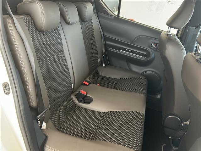 アクア クロスオーバー　グラム　純正ナビゲーション　バックモニター　テレビ　Ｂｌｕｅｔｏｏｔｈ　ＣＤ再生　ＡＵＸ接続　ドラレコ　ハーフレザーシートオートエアコン　プッシュスタート　スマートキー　オートマチックハイビーム　純正マット（25枚目）