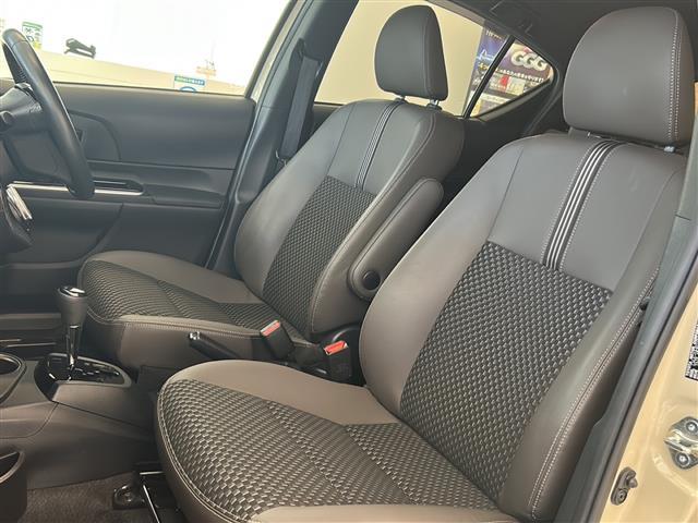 アクア クロスオーバー　グラム　純正ナビゲーション　バックモニター　テレビ　Ｂｌｕｅｔｏｏｔｈ　ＣＤ再生　ＡＵＸ接続　ドラレコ　ハーフレザーシートオートエアコン　プッシュスタート　スマートキー　オートマチックハイビーム　純正マット（26枚目）