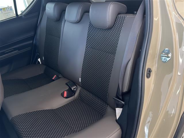 アクア クロスオーバー　グラム　純正ナビゲーション　バックモニター　テレビ　Ｂｌｕｅｔｏｏｔｈ　ＣＤ再生　ＡＵＸ接続　ドラレコ　ハーフレザーシートオートエアコン　プッシュスタート　スマートキー　オートマチックハイビーム　純正マット（27枚目）