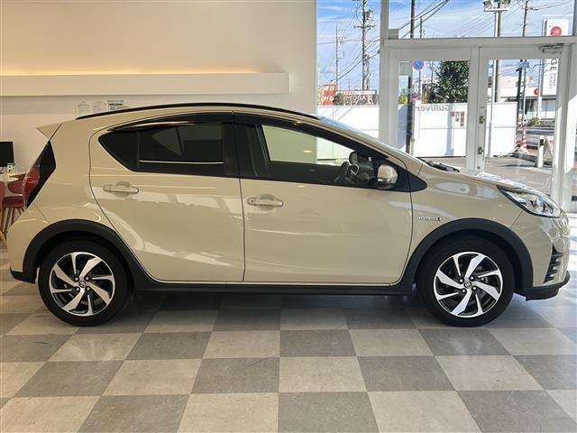 アクア クロスオーバー　グラム　純正ナビゲーション　バックモニター　テレビ　Ｂｌｕｅｔｏｏｔｈ　ＣＤ再生　ＡＵＸ接続　ドラレコ　ハーフレザーシートオートエアコン　プッシュスタート　スマートキー　オートマチックハイビーム　純正マット（35枚目）