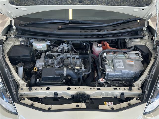 アクア クロスオーバー　グラム　純正ナビゲーション　バックモニター　テレビ　Ｂｌｕｅｔｏｏｔｈ　ＣＤ再生　ＡＵＸ接続　ドラレコ　ハーフレザーシートオートエアコン　プッシュスタート　スマートキー　オートマチックハイビーム　純正マット（40枚目）