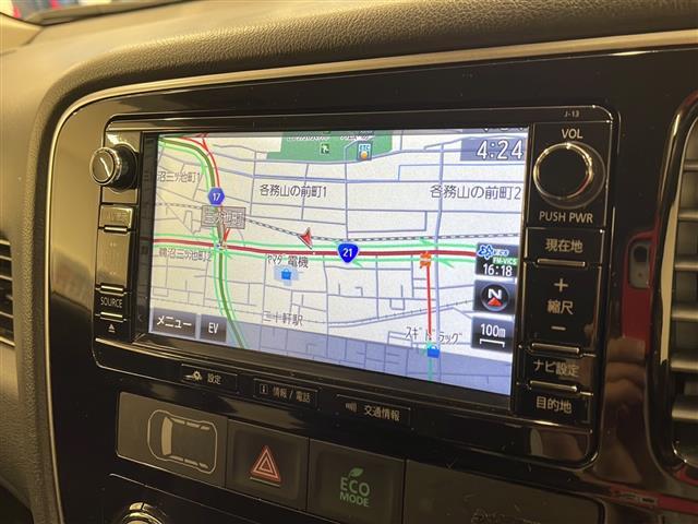 アウトランダーＰＨＥＶ Ｇナビパッケージ　４ＷＤ　純正ナビ　全方位カメラ　フルセグＴＶ　Ｂｌｕｅｔｏｏｔｈ　ＣＤ・ＤＶＤ再生　ドラレコ　ＥＴＣ　クルコン　パワーバックドア　オートエアコン　ハーフレザー　シートヒーター　ステアリングヒーター（3枚目）