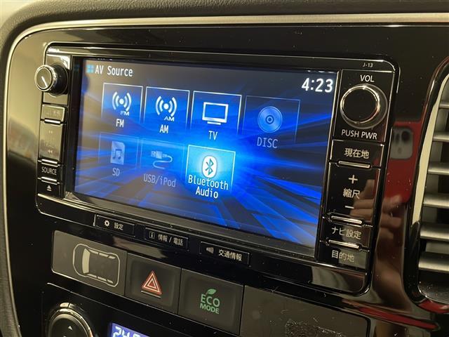 アウトランダーＰＨＥＶ Ｇナビパッケージ　４ＷＤ　純正ナビ　全方位カメラ　フルセグＴＶ　Ｂｌｕｅｔｏｏｔｈ　ＣＤ・ＤＶＤ再生　ドラレコ　ＥＴＣ　クルコン　パワーバックドア　オートエアコン　ハーフレザー　シートヒーター　ステアリングヒーター（4枚目）