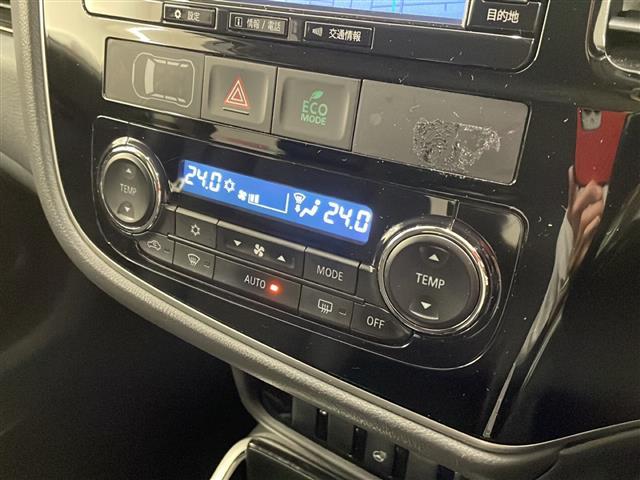 アウトランダーＰＨＥＶ Ｇナビパッケージ　４ＷＤ　純正ナビ　全方位カメラ　フルセグＴＶ　Ｂｌｕｅｔｏｏｔｈ　ＣＤ・ＤＶＤ再生　ドラレコ　ＥＴＣ　クルコン　パワーバックドア　オートエアコン　ハーフレザー　シートヒーター　ステアリングヒーター（5枚目）