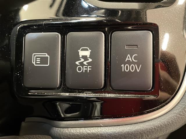 アウトランダーＰＨＥＶ Ｇナビパッケージ　４ＷＤ　純正ナビ　全方位カメラ　フルセグＴＶ　Ｂｌｕｅｔｏｏｔｈ　ＣＤ・ＤＶＤ再生　ドラレコ　ＥＴＣ　クルコン　パワーバックドア　オートエアコン　ハーフレザー　シートヒーター　ステアリングヒーター（11枚目）