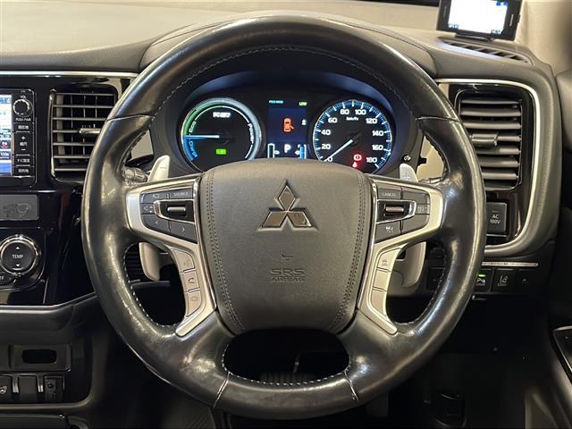 アウトランダーＰＨＥＶ Ｇナビパッケージ　４ＷＤ　純正ナビ　全方位カメラ　フルセグＴＶ　Ｂｌｕｅｔｏｏｔｈ　ＣＤ・ＤＶＤ再生　ドラレコ　ＥＴＣ　クルコン　パワーバックドア　オートエアコン　ハーフレザー　シートヒーター　ステアリングヒーター（22枚目）