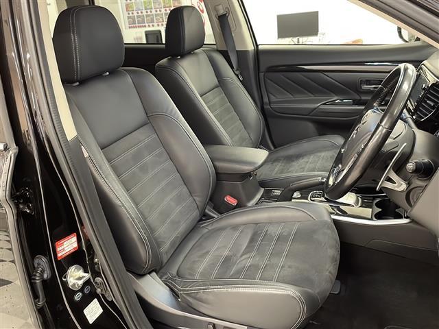 アウトランダーＰＨＥＶ Ｇナビパッケージ　４ＷＤ　純正ナビ　全方位カメラ　フルセグＴＶ　Ｂｌｕｅｔｏｏｔｈ　ＣＤ・ＤＶＤ再生　ドラレコ　ＥＴＣ　クルコン　パワーバックドア　オートエアコン　ハーフレザー　シートヒーター　ステアリングヒーター（24枚目）