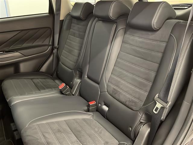 アウトランダーＰＨＥＶ Ｇナビパッケージ　４ＷＤ　純正ナビ　全方位カメラ　フルセグＴＶ　Ｂｌｕｅｔｏｏｔｈ　ＣＤ・ＤＶＤ再生　ドラレコ　ＥＴＣ　クルコン　パワーバックドア　オートエアコン　ハーフレザー　シートヒーター　ステアリングヒーター（26枚目）