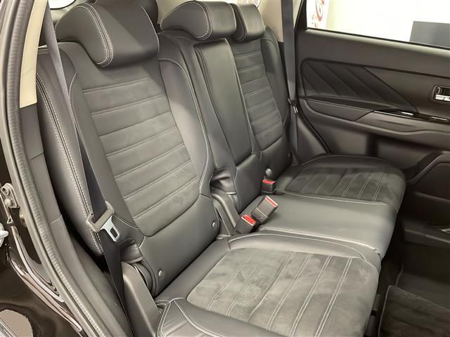 アウトランダーＰＨＥＶ Ｇナビパッケージ　４ＷＤ　純正ナビ　全方位カメラ　フルセグＴＶ　Ｂｌｕｅｔｏｏｔｈ　ＣＤ・ＤＶＤ再生　ドラレコ　ＥＴＣ　クルコン　パワーバックドア　オートエアコン　ハーフレザー　シートヒーター　ステアリングヒーター（27枚目）