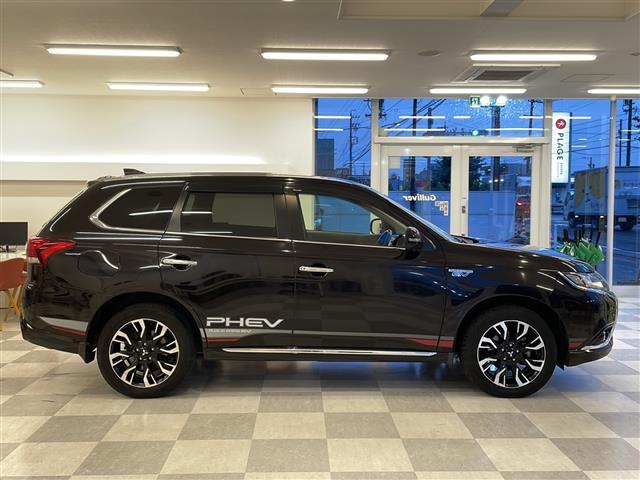 アウトランダーＰＨＥＶ Ｇナビパッケージ　４ＷＤ　純正ナビ　全方位カメラ　フルセグＴＶ　Ｂｌｕｅｔｏｏｔｈ　ＣＤ・ＤＶＤ再生　ドラレコ　ＥＴＣ　クルコン　パワーバックドア　オートエアコン　ハーフレザー　シートヒーター　ステアリングヒーター（34枚目）