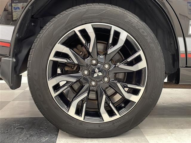 アウトランダーＰＨＥＶ Ｇナビパッケージ　４ＷＤ　純正ナビ　全方位カメラ　フルセグＴＶ　Ｂｌｕｅｔｏｏｔｈ　ＣＤ・ＤＶＤ再生　ドラレコ　ＥＴＣ　クルコン　パワーバックドア　オートエアコン　ハーフレザー　シートヒーター　ステアリングヒーター（40枚目）