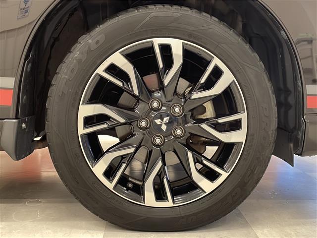 アウトランダーＰＨＥＶ Ｇナビパッケージ　４ＷＤ　純正ナビ　全方位カメラ　フルセグＴＶ　Ｂｌｕｅｔｏｏｔｈ　ＣＤ・ＤＶＤ再生　ドラレコ　ＥＴＣ　クルコン　パワーバックドア　オートエアコン　ハーフレザー　シートヒーター　ステアリングヒーター（41枚目）